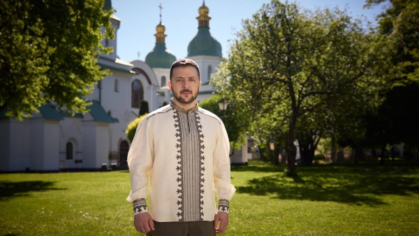 «Ας προσευχηθούμε ο ένας για τον άλλον»: Το πασχαλινό μήνυμα του Βολοντίμιρ Ζελένσκι (βίντεο)