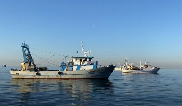 «Σήμερα δεν ψαρεύουμε»: Στο πλευρό των αγροτών και οι ψαράδες - Μηχανότρατες στον Θερμαϊκό