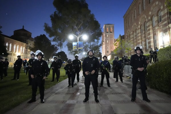 Αντιπολεμικές διαδηλώσεις στα πανεπιστήμια των ΗΠΑ: Εκατοντάδες συλλήψεις, «πολιορκείται» το UCLA