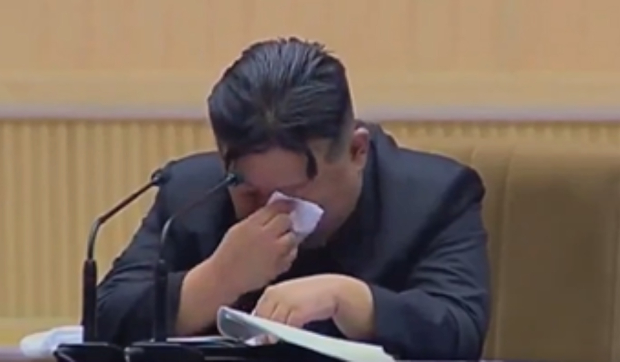 Βόρεια Κορέα: «Λύγισε» σε ομιλία του ο Κιμ Γιονγκ Ουν και ξέσπασε σε κλάματα (Βίντεο)