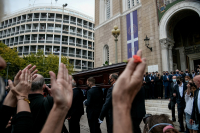 Μίκης Θεοδωράκης: Συγκινητικός αποχαιρετισμός στη Μητρόπολη και το τελευταίο ταξίδι στα Χανιά
