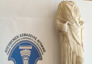 Κορινθία: Προσπάθησε να πουλήσει ακέφαλο μαρμάρινο άγαλμα της θεάς Υγείας και αρχαία νομίσματα αντί 80.000 ευρώ