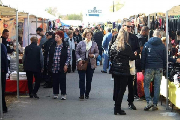 Η κυβέρνηση «εξορίζει» τους Έλληνες Ρομά από τις λαϊκές αγορές