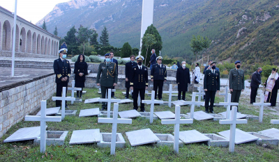 Ταφή οστών 32 Ελλήνων πεσόντων στο στρατιωτικό κοιμητήριο Κλεισούρας