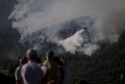Ανεξέλεγκτη η φωτιά στα Βίλια - Νέα εντολή εκκένωσης - Η κατάσταση στην Κερατέα