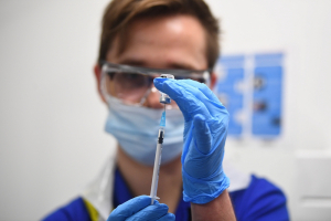Κορονοϊός: Έρχονται εμβόλια για τις μεταλλάξεις - Πότε θα είναι έτοιμα