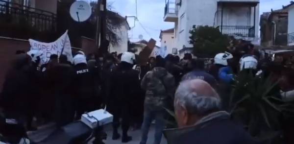 Ένταση στη Μόρια: Κάτοικοι εναντίον αιτούντων άσυλο μέσα στο χωριό