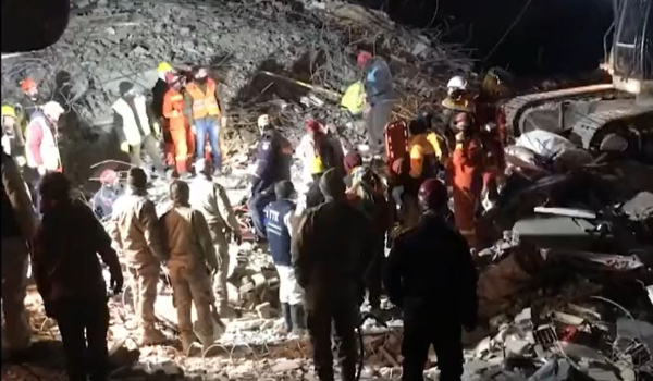 Σεισμός στην Τουρκία: Ανασύρθηκε ζωντανή μετά από 170 ώρες στα συντρίμμια - 34.000 οι νεκροί