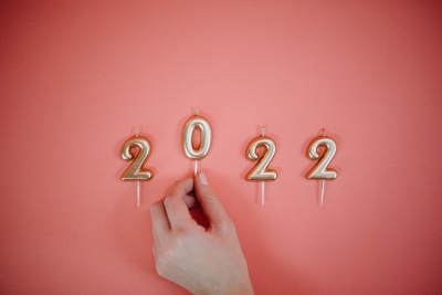 Καλή χρονιά, ευχές για ελεύθερο 2022 από κορονοϊό και μέτρα