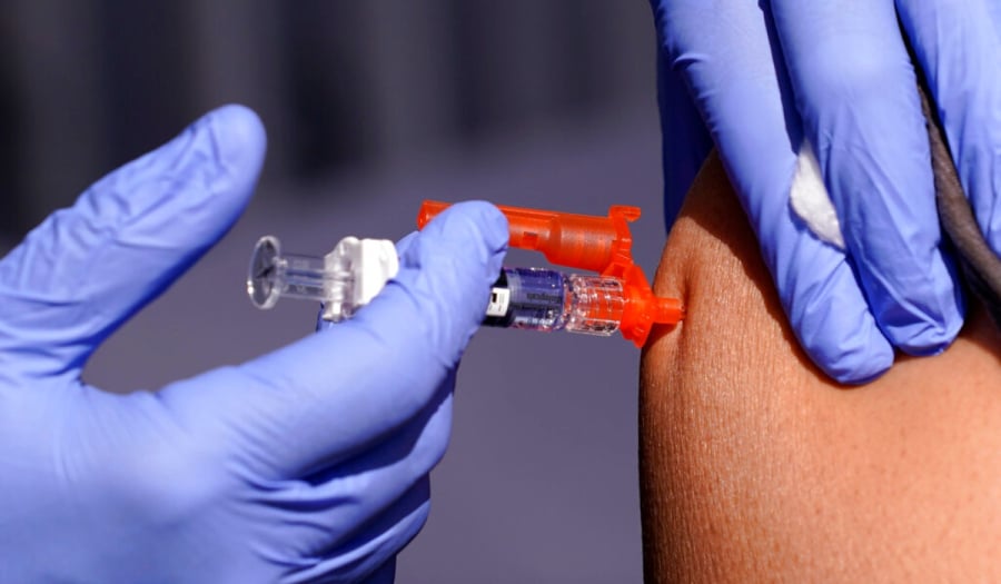 Κορονοϊός: Εγκρίθηκε το πρωτεϊνικό εμβόλιο των Sanofi και GSK
