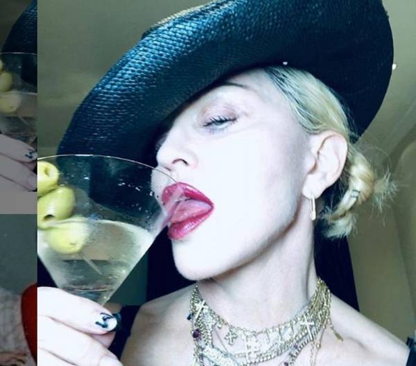 H Μαντόνα ποζάρει στο Instagram μόνο με τα εσώρουχά της