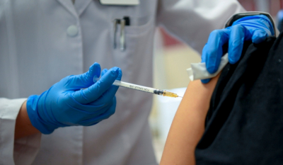 Μόσιαλος: Τα εμβόλια προστατεύουν επαρκώς και από την μετάλλαξη Δέλτα
