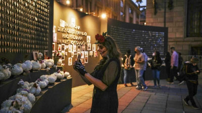 Μεξικό: Φόρος τιμής στα θύματα του κορονοϊού για τον εορτασμό της Ημέρας των Νεκρών