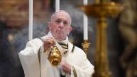 Ο πάπας στη λειτουργία του Καθολικού Πάσχα στον Άγιο Πέτρο, χωρίς πιστούς