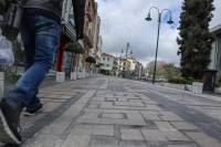 Κορονοϊός στην Ελλάδα: Ποιοι κινδυνεύουν με μείωση μισθού 50% για έξι μήνες