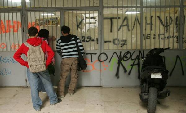 Καλούν με SMS μαθητές σε καταλήψεις για Μακεδονικό και Κατσίφα