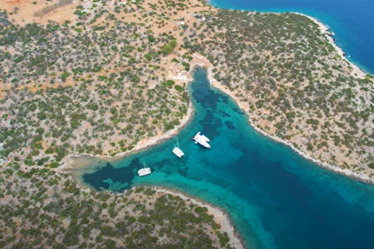 Το άγνωστο ελληνικό νησάκι όπου βρέθηκε το αρχαιότερο ναυάγιο του κόσμου (Βίντεο)