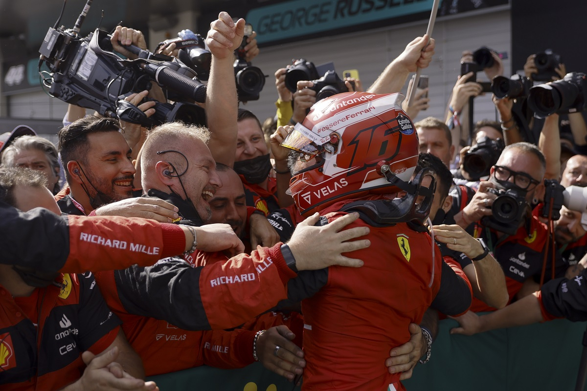 F1: Η Ferrari στοχεύει να νικήσει όλους τους εναπομείναντες αγώνες