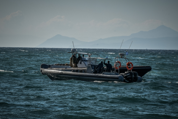 Συναγερμός στο λιμενικό για ακυβέρνητο σκάφος - Επιχείρηση διάσωσης 85 μεταναστών
