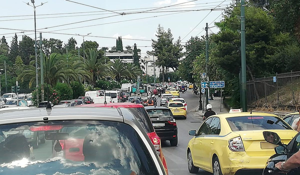 Κίνηση τώρα: Χάος στο κέντρο της Αθήνας - Στο «κόκκινο» οι κεντρικοί δρόμοι