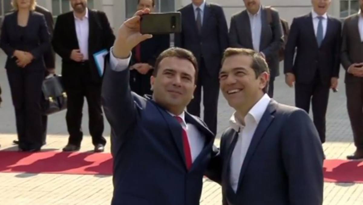 Στα Σκόπια ο Αλέξης Τσίπρας - Βροχή οι selfie από τον Ζάεφ
