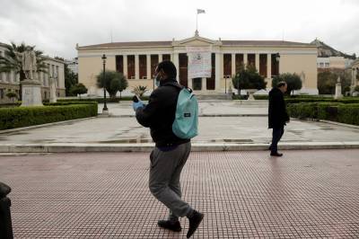 Κορονοϊός: 49 χρονών η μέση ηλικία των κρουσμάτων στην Ελλάδα
