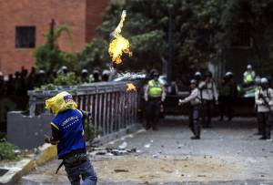 Βενεζουέλα: Ποιες χώρες στηρίζουν τον Μαδούρο και ποιες τον Γκουαϊδό