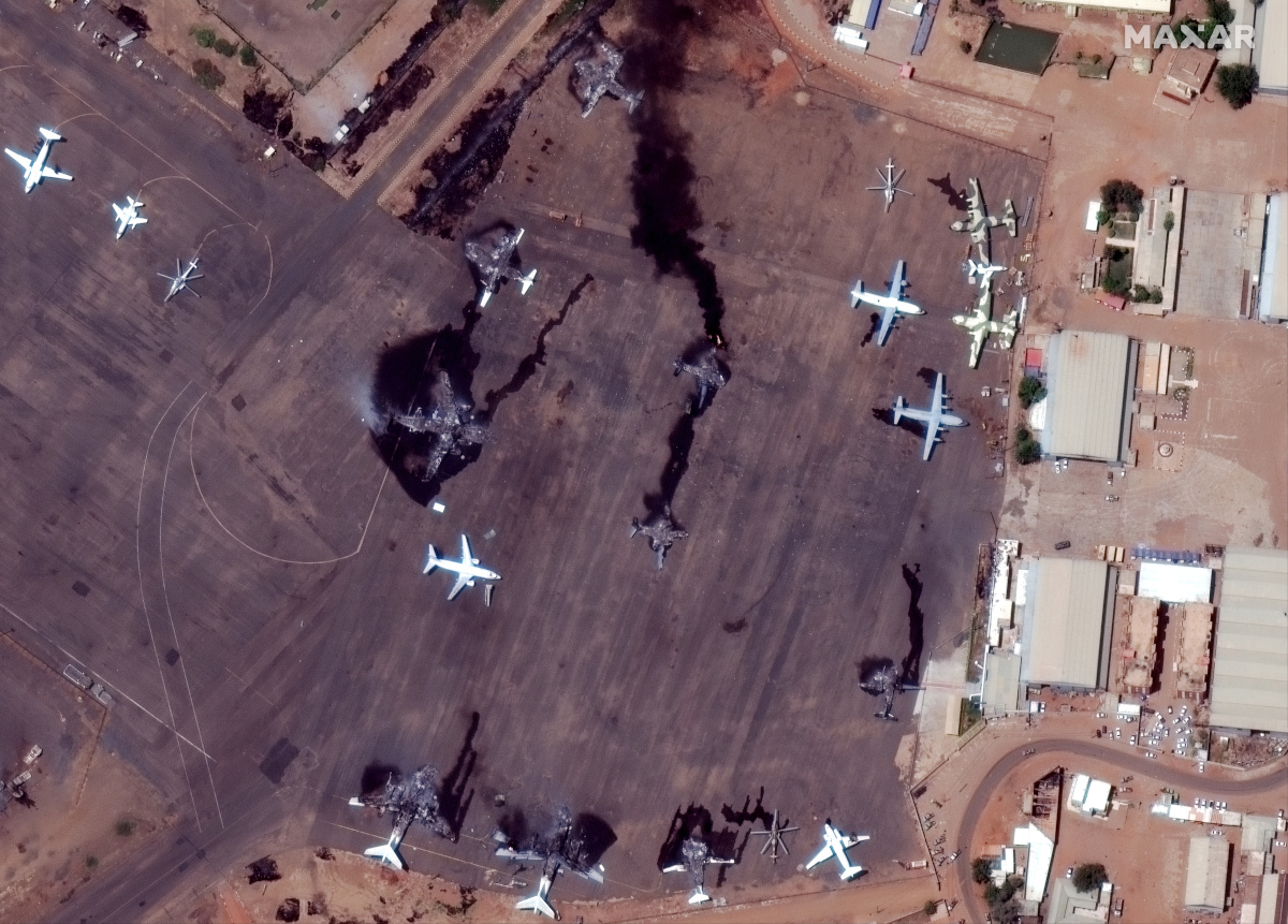 Σουδάν: Χωρίς ρεύμα και νερό - Δορυφορικές εικόνες από το βομβαρδισμένο αεροδρόμιο