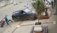 Σοκαριστικό βίντεο: Μεθυσμένος οδηγός εκτοξεύει 5χρονη μέσα από τζαμαρία