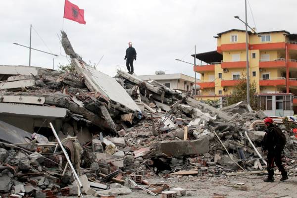 Αλβανία: Στους 49 οι νεκροί, συγκλονίζουν οι εικόνες στους καταυλισμούς