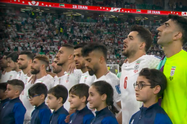 Μουντιάλ 2022: Οι Ιρανοί παίκτες τραγούδησαν τον εθνικό ύμνο πριν το παιχνίδι με τις ΗΠΑ