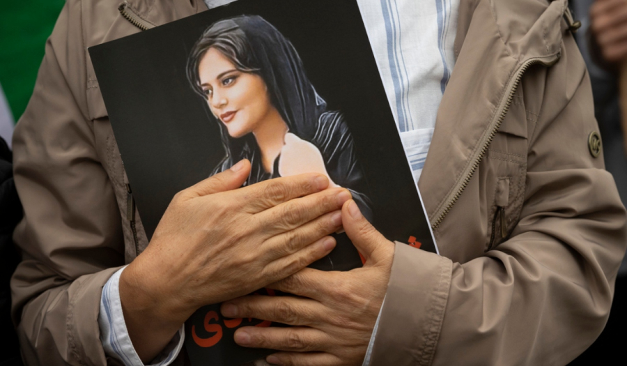 Ιράν: Βεβήλωσαν τον τάφο της δολοφονημένης Μαχσά Αμινί