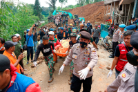 Ινδονησία: Στους 268 οι νεκροί από τον σεισμό, ανάμεσά τους πολλοί μαθητές