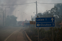 Τα νεότερα από τη φωτιά στην Ηλεία: Εκκενώνονται οικισμοί, τραυματίες πολίτες και πυροσβέστες
