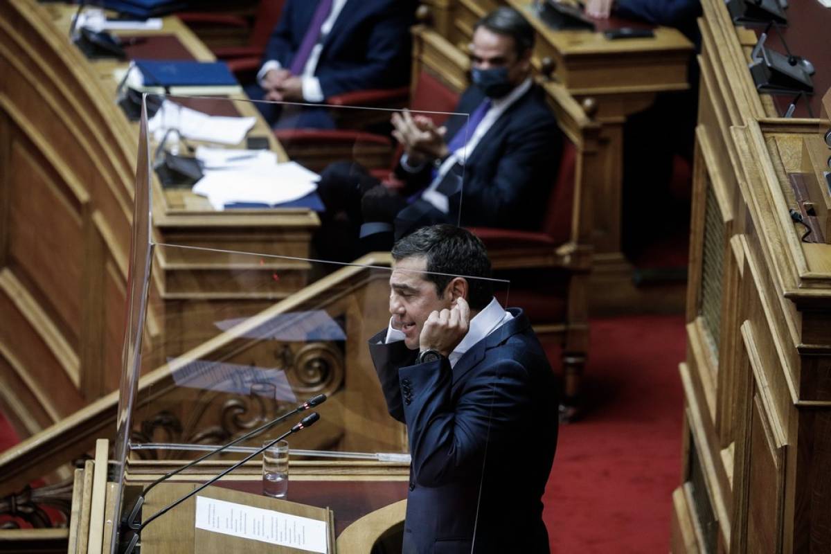Πρόταση μομφής: Τι χώρισε την κυβέρνηση στα εθνικά, τι ένωσε ΣΥΡΙΖΑ-ΚΙΝΑΛ στον πτωχευτικό