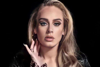 Adele: Τρελαίνει το κοινό και με pole dancing (Βίντεο)