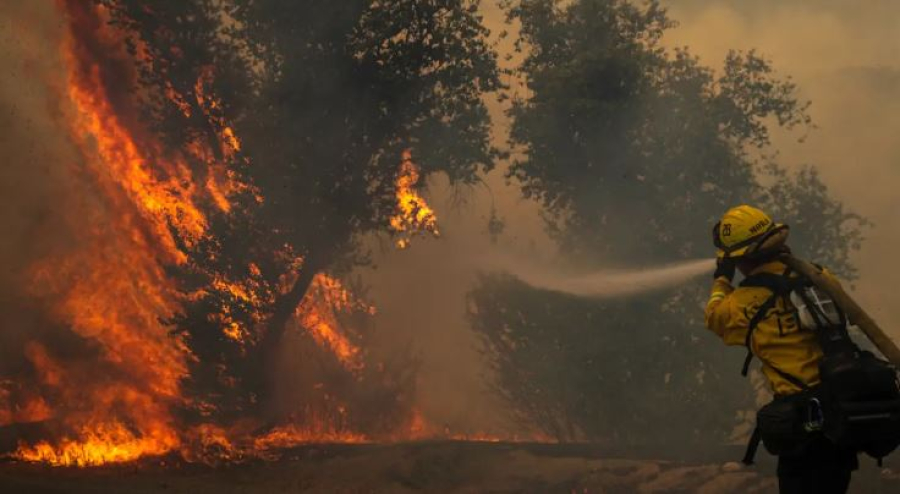 ΗΠΑ: Η Καλιφόρνια σαρώνεται από τις φλόγες και τώρα απειλείται και με πλημμύρες