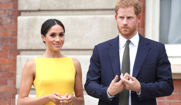«Δεν τους εμπιστεύεται η βασιλική οικογένεια»: Νέες αποκαλύψεις για πρίγκιπα Χάρι και Μέγκαν Μαρκλ