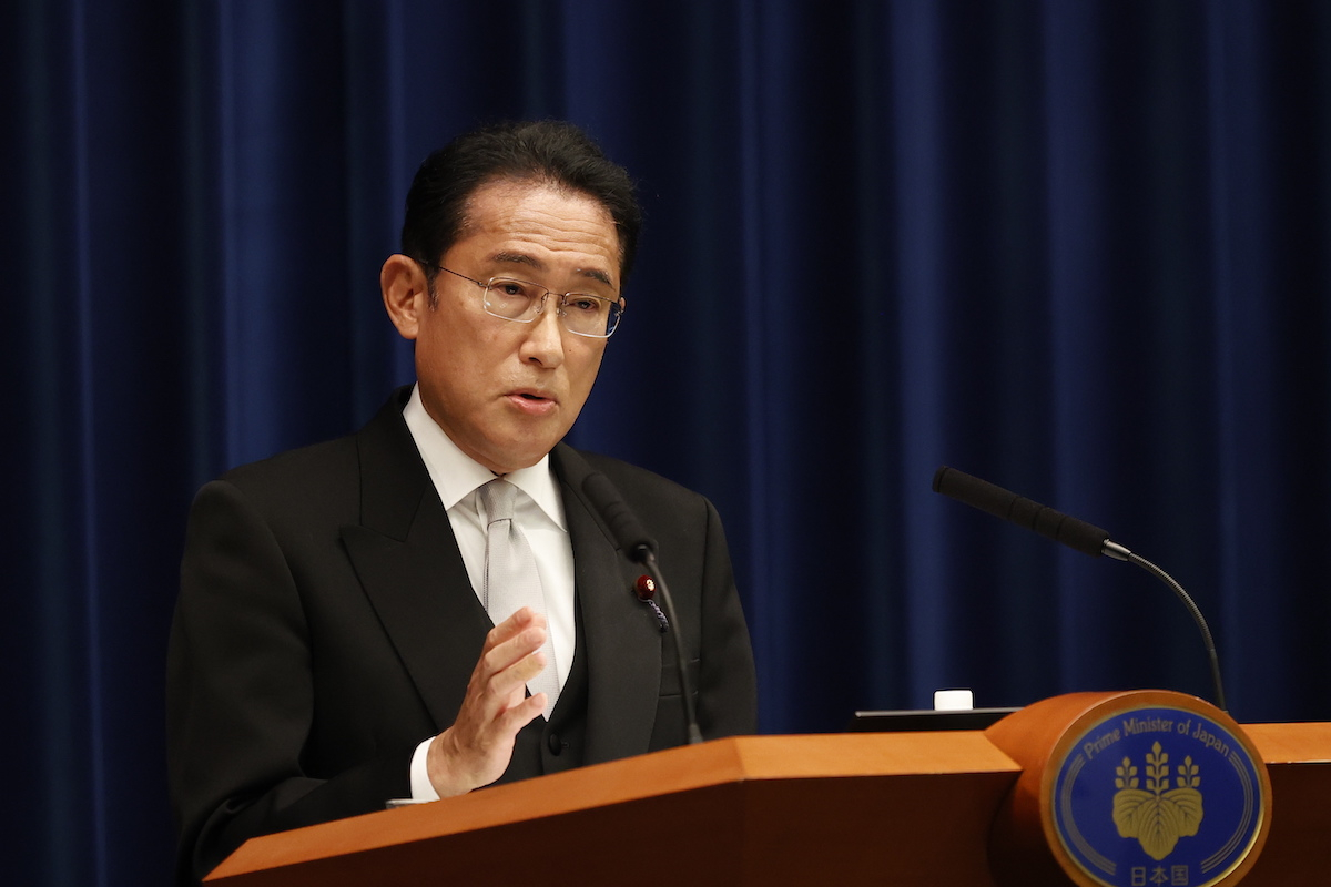 Ιαπωνία: Θετικός στον κορονοϊό ο πρωθυπουργός, Φούμιο Κισίντα