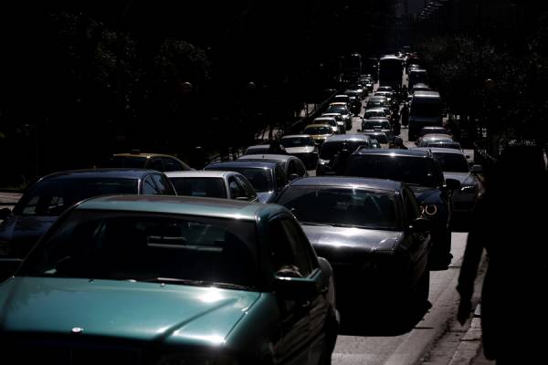 Αθήνα: Κυκλοφοριακό κομφούζιο - Οι δρόμοι που είναι στο «κόκκινο»