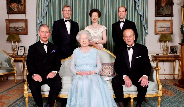 Βασίλισσα Ελισάβετ: Τα δύο άτομα στα οποία σηκώνει πάντα το τηλέφωνο