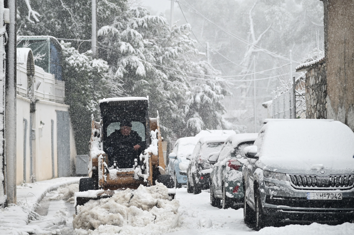 Κακοκαιρία: Η «Μπάρμπαρα» στην Αθήνα – Σε ποιες περιοχές χιονίζει (Φωτό – Βίντεο)