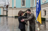 Σακελλαροπούλου σε Ζελένσκι: Αμέριστη η υποστήριξη της Ελλάδας στον ουκρανικό λαό