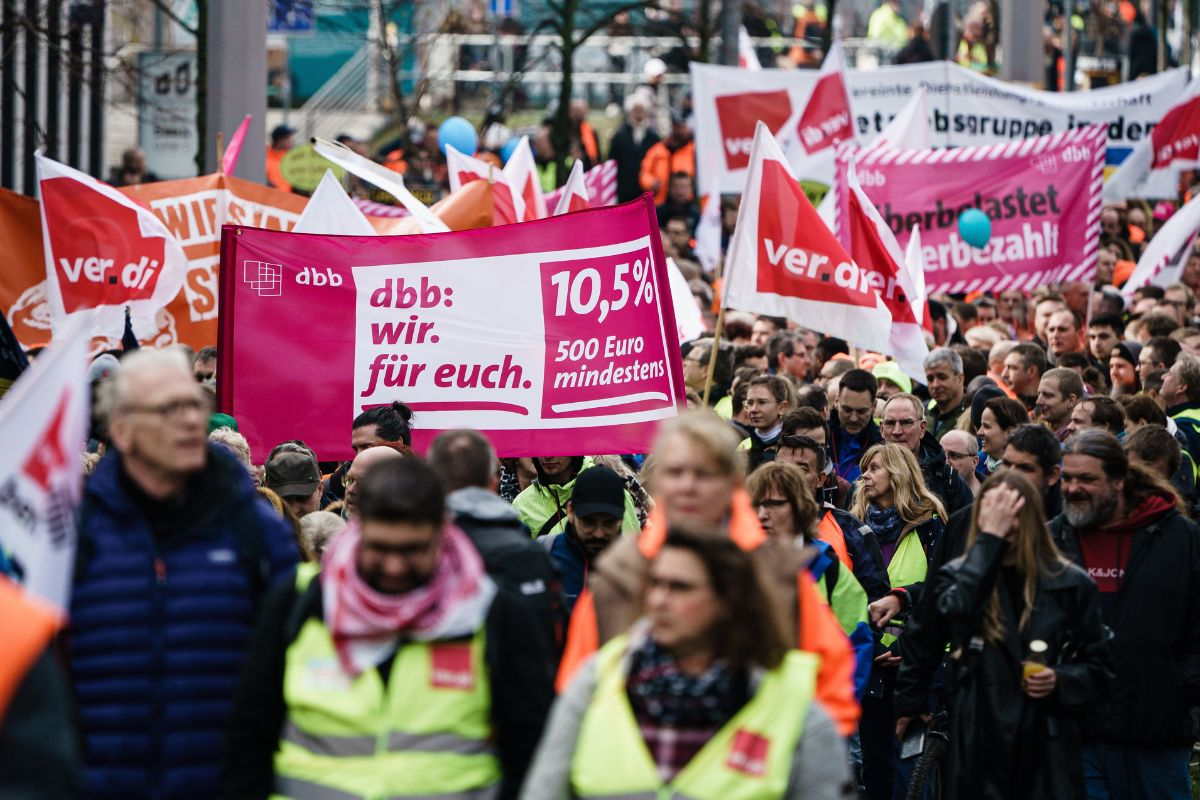 Γερμανία: Παραλύει η χώρα λόγω 24ωρης απεργίας των εργαζομένων στις μεταφορές