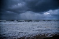 Κυπαρισσία: «Δεν τα κατάφερα», συγκλονίζει ο σύζυγος της 66χρονης που πνίγηκε από τα κύματα