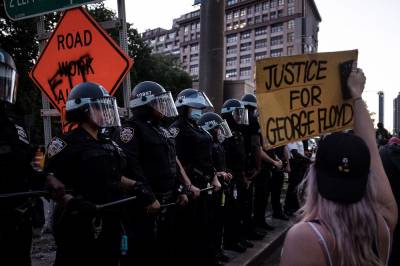 Λευκός Οίκος - Τζορτζ Φλόιντ: Οι αστυνομικοί ασκούν δικαίως βία γιατί απειλούνται