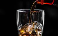 «Γερά» ποτήρια οι Ευρωπαίοι - Οι Έλληνες πίνουν λιγότερο