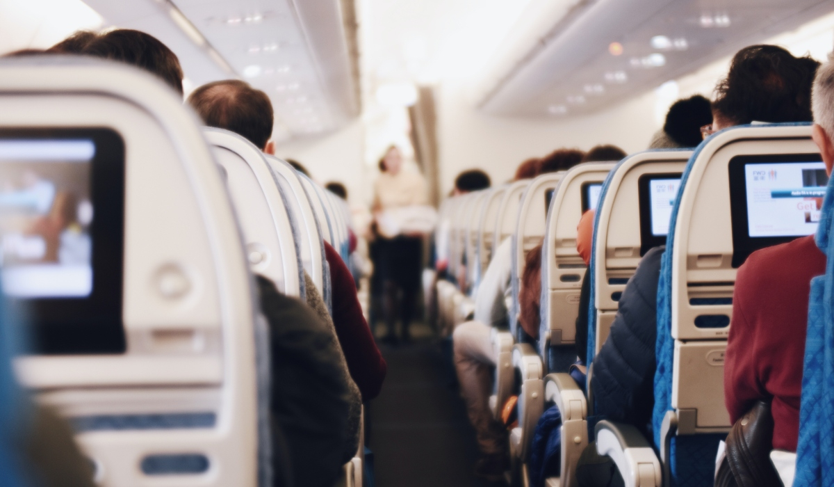 Ταξίδι με αεροπλάνο: Tips για φθηνότερα εισιτήρια και δωρεάν αναβάθμιση στην πρώτη θέση