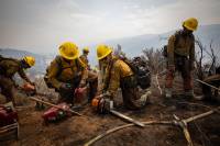 Καλιφόρνια: 2 νεκροί από τις φωτιές, 105 κτίρια έγιναν στάχτη