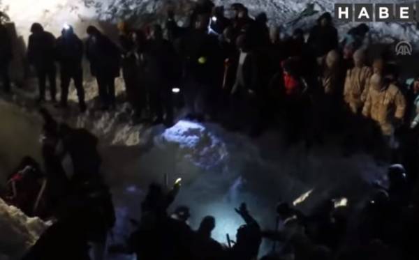 Τουρκία: Λεωφορείο καταπλακώθηκε από χιονοστιβάδα - Τουλάχιστον 4 νεκροί